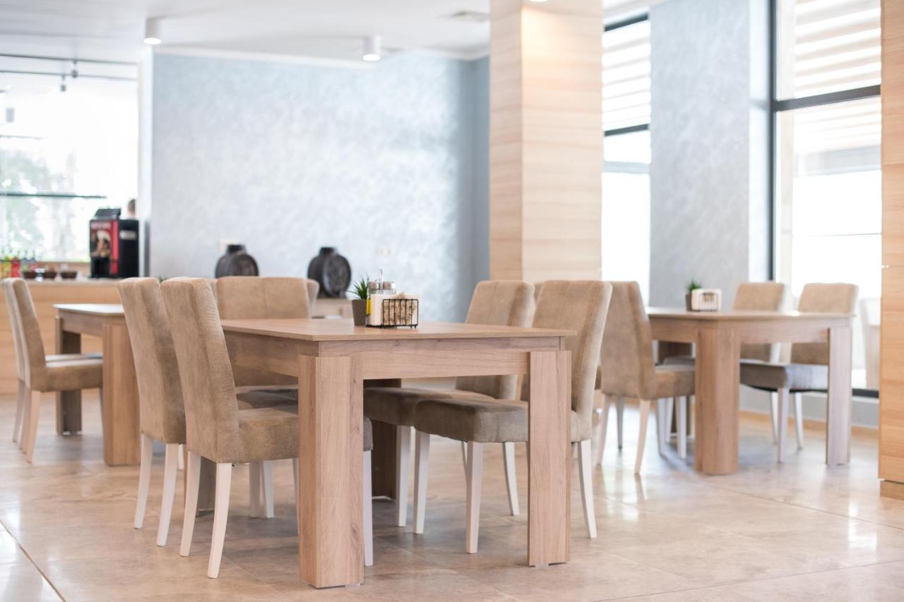 Cinema Hotel 普里莫尔斯科 外观 照片