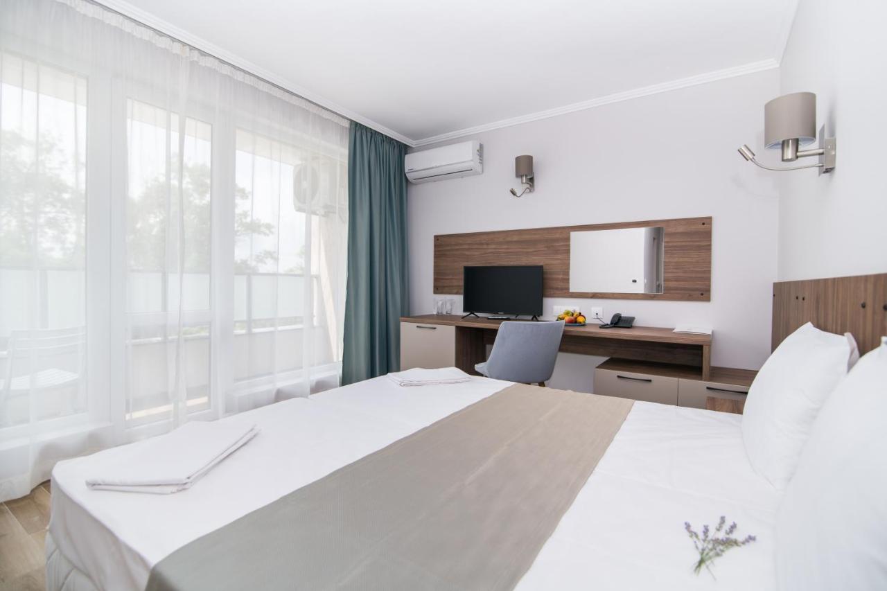 Cinema Hotel 普里莫尔斯科 外观 照片